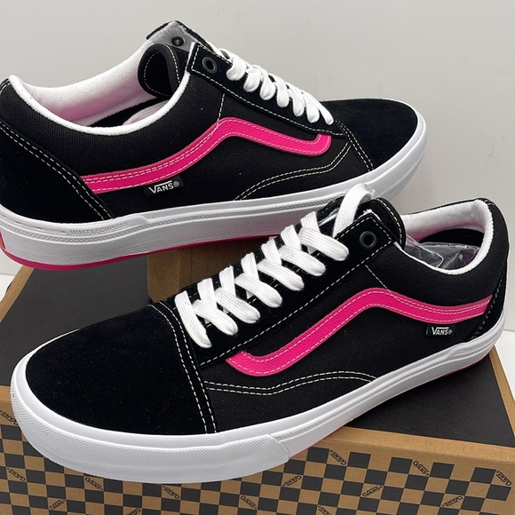 Vans Men's Black and Pink Sneakers Bmx Old Skool
Black/Neon Pink
VN0005UZBFY - Picture 11 of 16